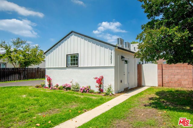 17209 Stagg Street, Van Nuys (los Angeles), CA 91406