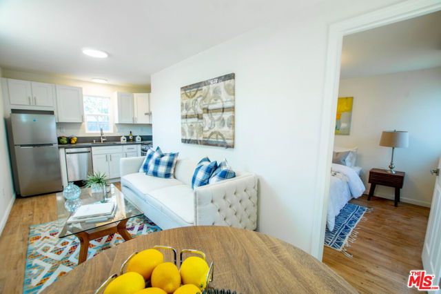 17209 Stagg Street, Van Nuys (los Angeles), CA 91406