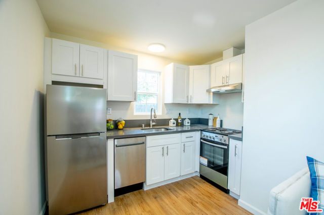 17209 Stagg Street, Van Nuys (los Angeles), CA 91406