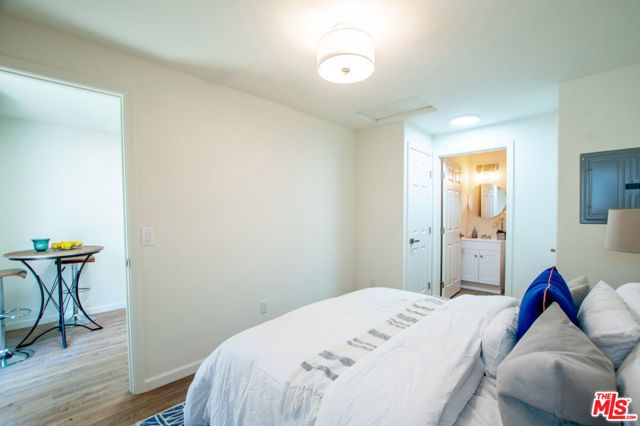 17209 Stagg Street, Van Nuys (los Angeles), CA 91406