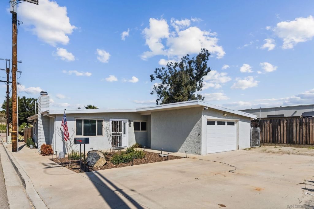 8619 Hacienda, Santee, CA 92071