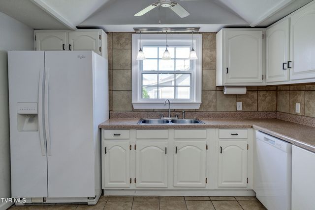 701 North Roan Street, Elizabethton, TN 37643