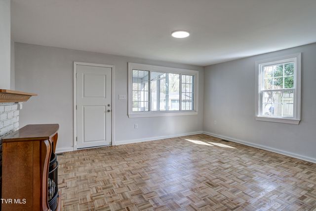 701 North Roan Street, Elizabethton, TN 37643