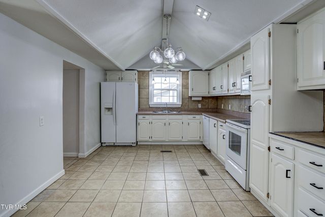 701 North Roan Street, Elizabethton, TN 37643