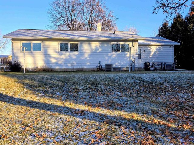 29 Lawndale Avenue, Ripon, WI 54971