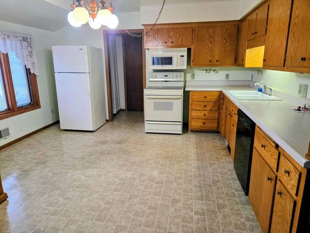 29 Lawndale Avenue, Ripon, WI 54971