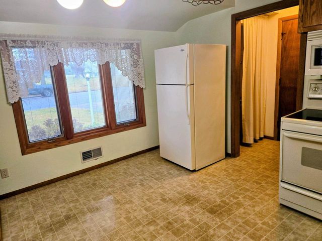 29 Lawndale Avenue, Ripon, WI 54971