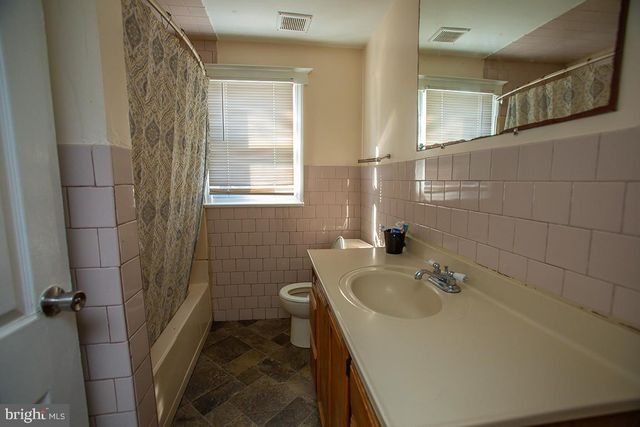 65 W OAK RD, Vineland, NJ 08360