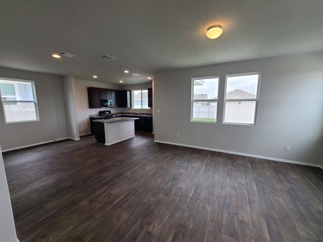 156 Huckleberry LN, Elgin, TX 78621