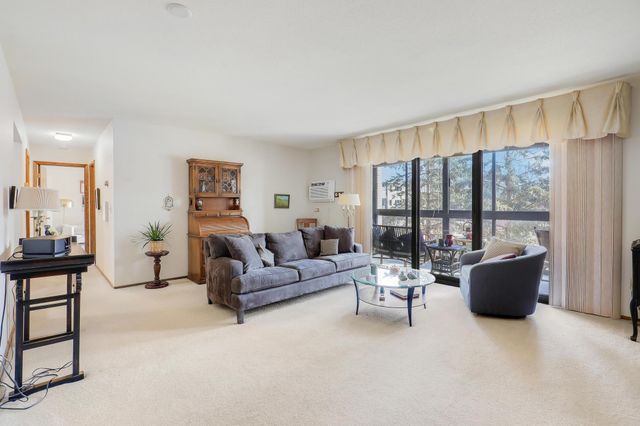 4360 Brookside Court 218, Edina, MN 55436