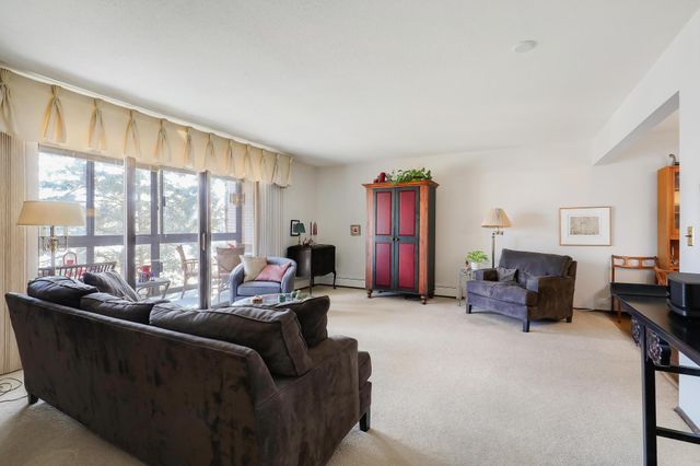 4360 Brookside Court 218, Edina, MN 55436