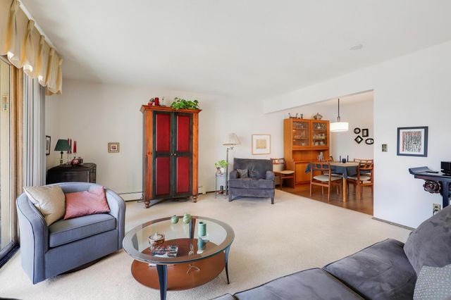 4360 Brookside Court 218, Edina, MN 55436