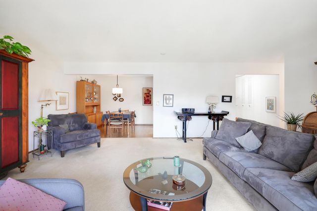 4360 Brookside Court 218, Edina, MN 55436