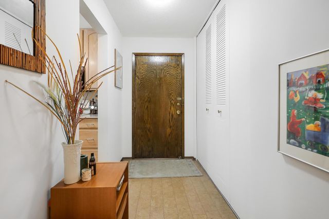 4360 Brookside Court 218, Edina, MN 55436