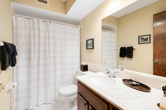 4360 Brookside Court 218, Edina, MN 55436