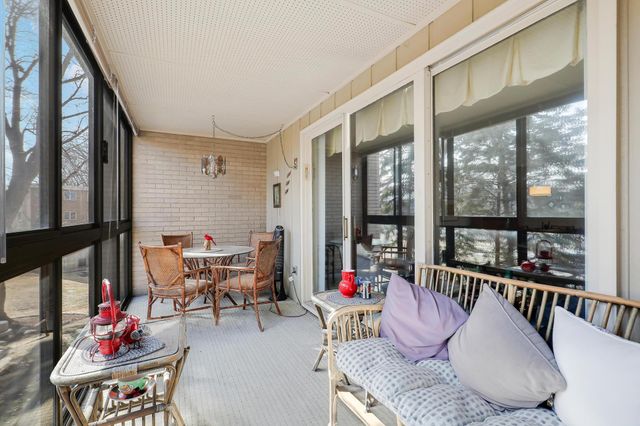 4360 Brookside Court 218, Edina, MN 55436