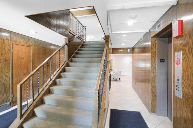 4360 Brookside Court 218, Edina, MN 55436