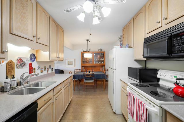 4360 Brookside Court 218, Edina, MN 55436