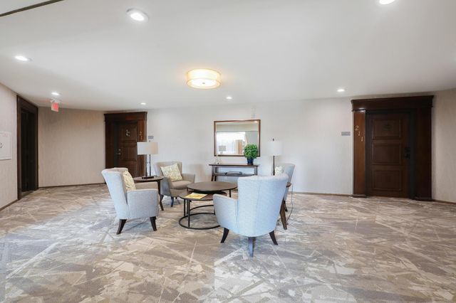 4360 Brookside Court 218, Edina, MN 55436