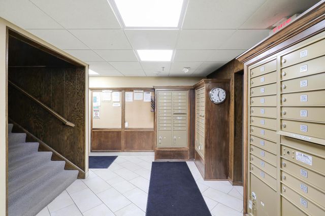 4360 Brookside Court 218, Edina, MN 55436