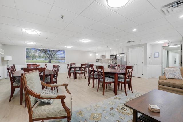 4360 Brookside Court 218, Edina, MN 55436