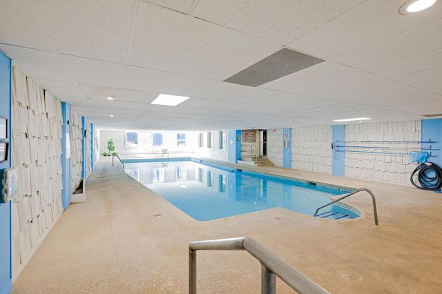 4360 Brookside Court 218, Edina, MN 55436