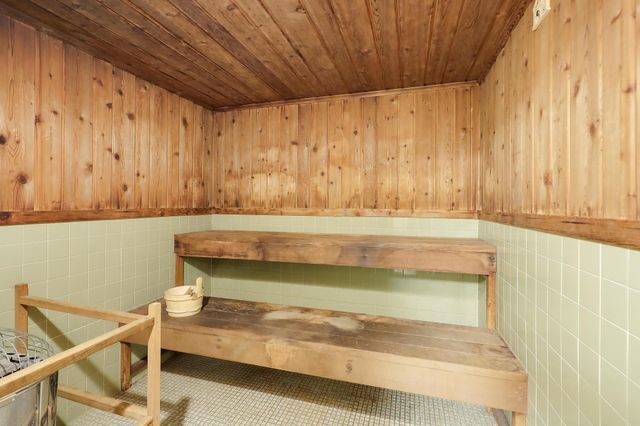 4360 Brookside Court 218, Edina, MN 55436