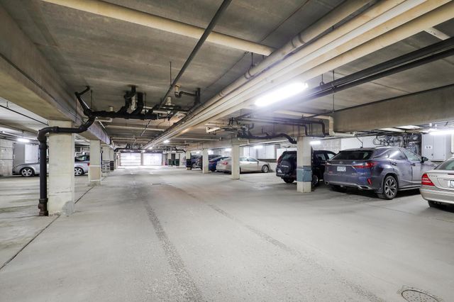 4360 Brookside Court 218, Edina, MN 55436