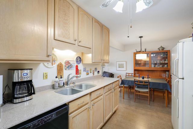 4360 Brookside Court 218, Edina, MN 55436