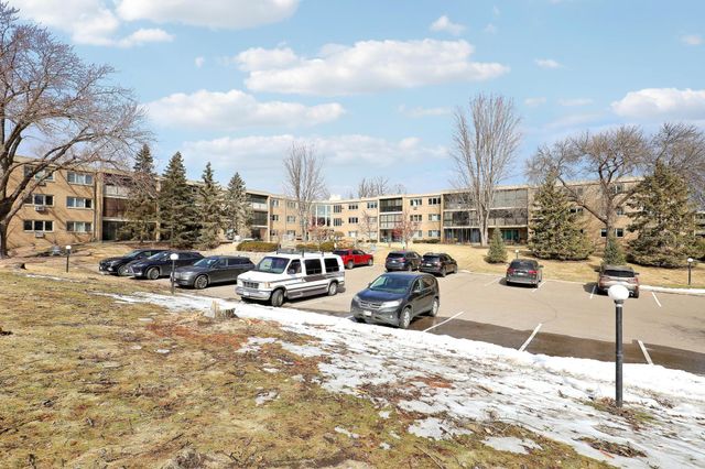 4360 Brookside Court 218, Edina, MN 55436