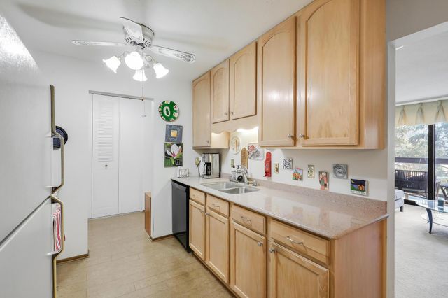 4360 Brookside Court 218, Edina, MN 55436