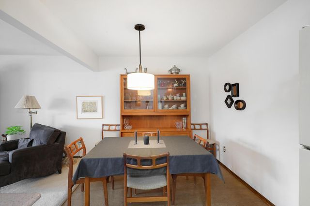 4360 Brookside Court 218, Edina, MN 55436