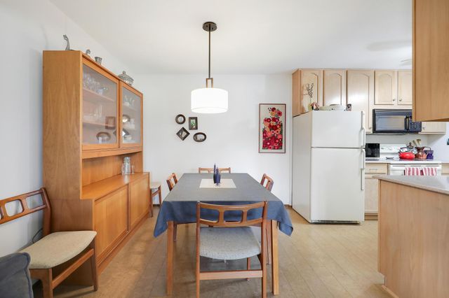 4360 Brookside Court 218, Edina, MN 55436