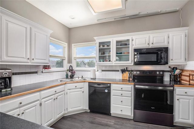 11231 N Summit Street, Kansas City, MO 64155