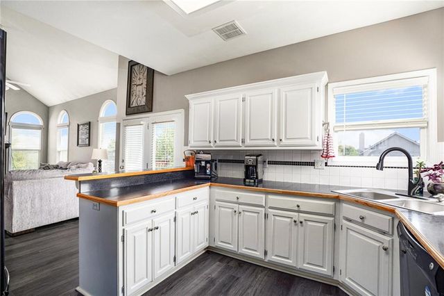 11231 N Summit Street, Kansas City, MO 64155