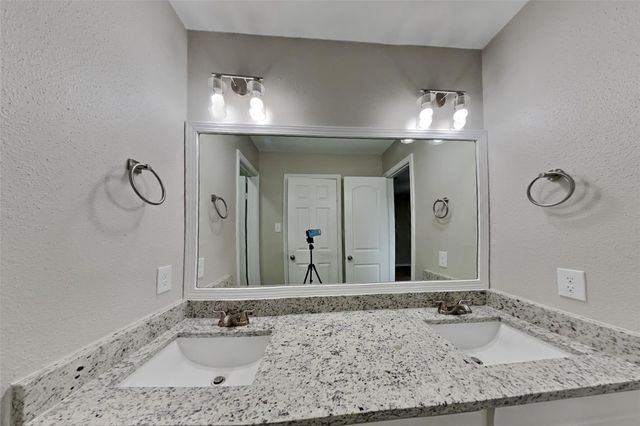 8718 Pines Place Drive, Humble, TX 77346