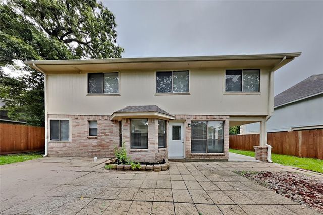 8718 Pines Place Drive, Humble, TX 77346
