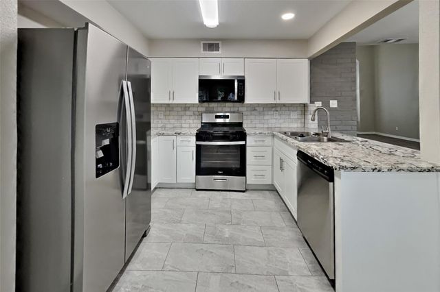 8718 Pines Place Drive, Humble, TX 77346