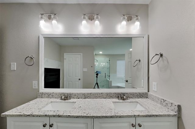 8718 Pines Place Drive, Humble, TX 77346