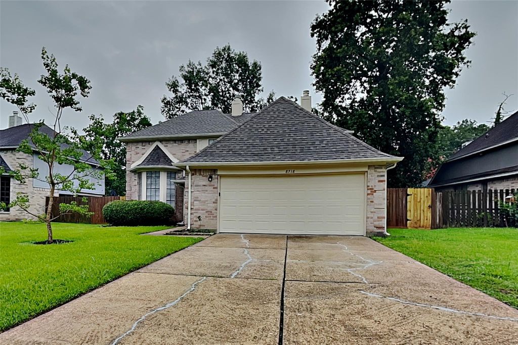 8718 Pines Place Drive, Humble, TX 77346