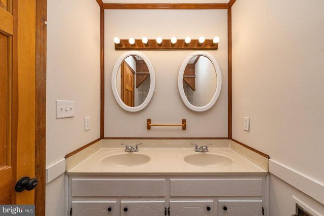 321 HONEYVILLE RD, Stanley, VA 22851