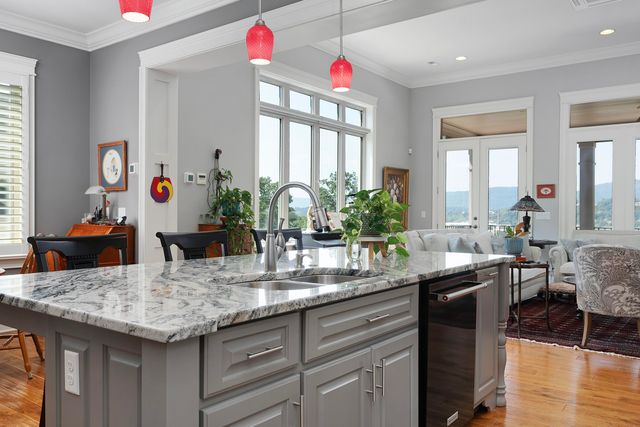 405 Forest Avenue, Chattanooga, TN 37405