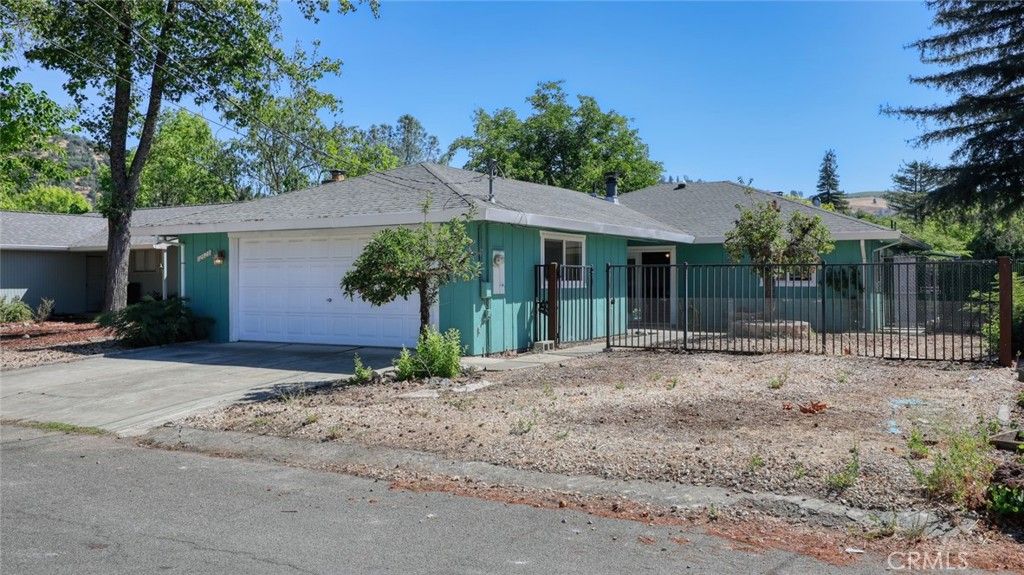 Image 1 of property listing at 12623 Shoreview, Clearlake Oaks, CA 95423