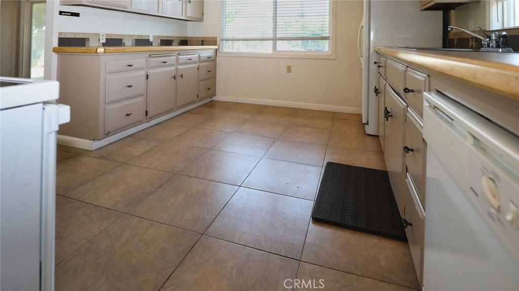 Image 11 of property listing at 12623 Shoreview, Clearlake Oaks, CA 95423