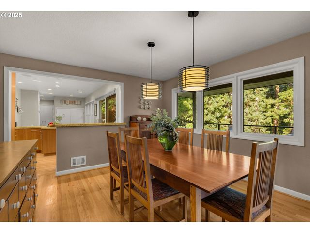 3370 Sw VISTA Dr, Portland, OR 97225