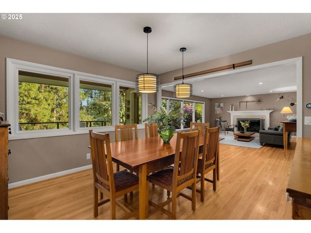 3370 Sw VISTA Dr, Portland, OR 97225