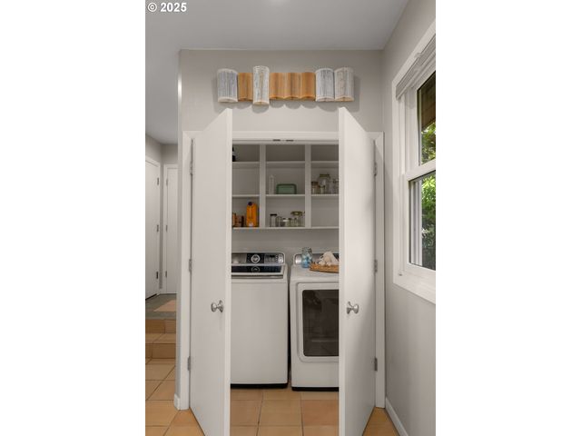 3370 Sw VISTA Dr, Portland, OR 97225