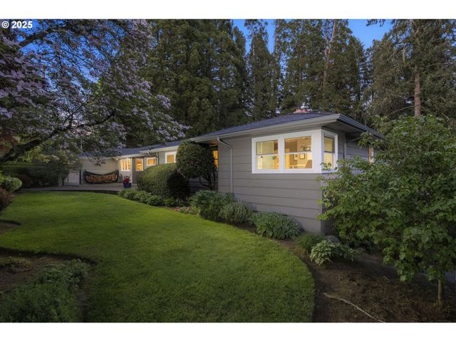 3370 Sw VISTA Dr, Portland, OR 97225