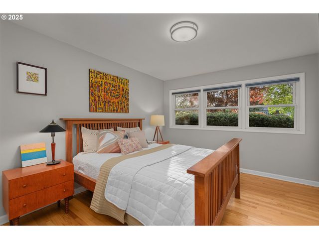 3370 Sw VISTA Dr, Portland, OR 97225