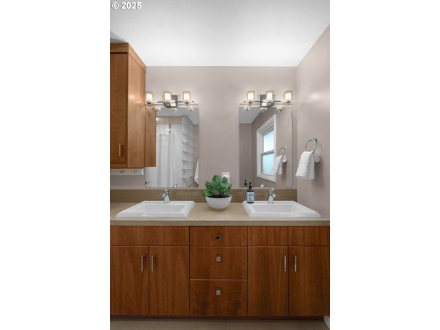 3370 Sw VISTA Dr, Portland, OR 97225